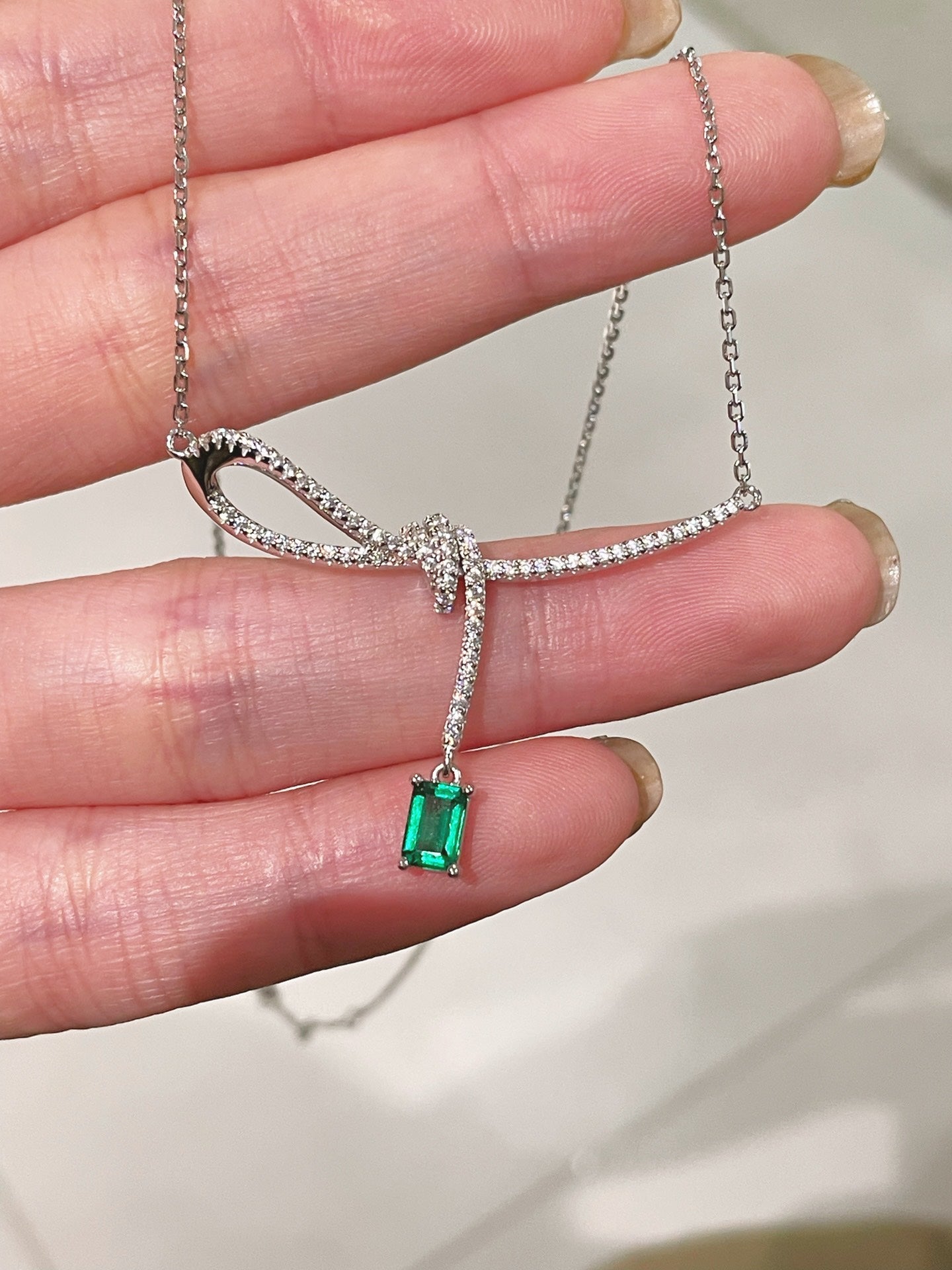 Sweet & Chic Emerald T - Cut Bow Necklace - floysun