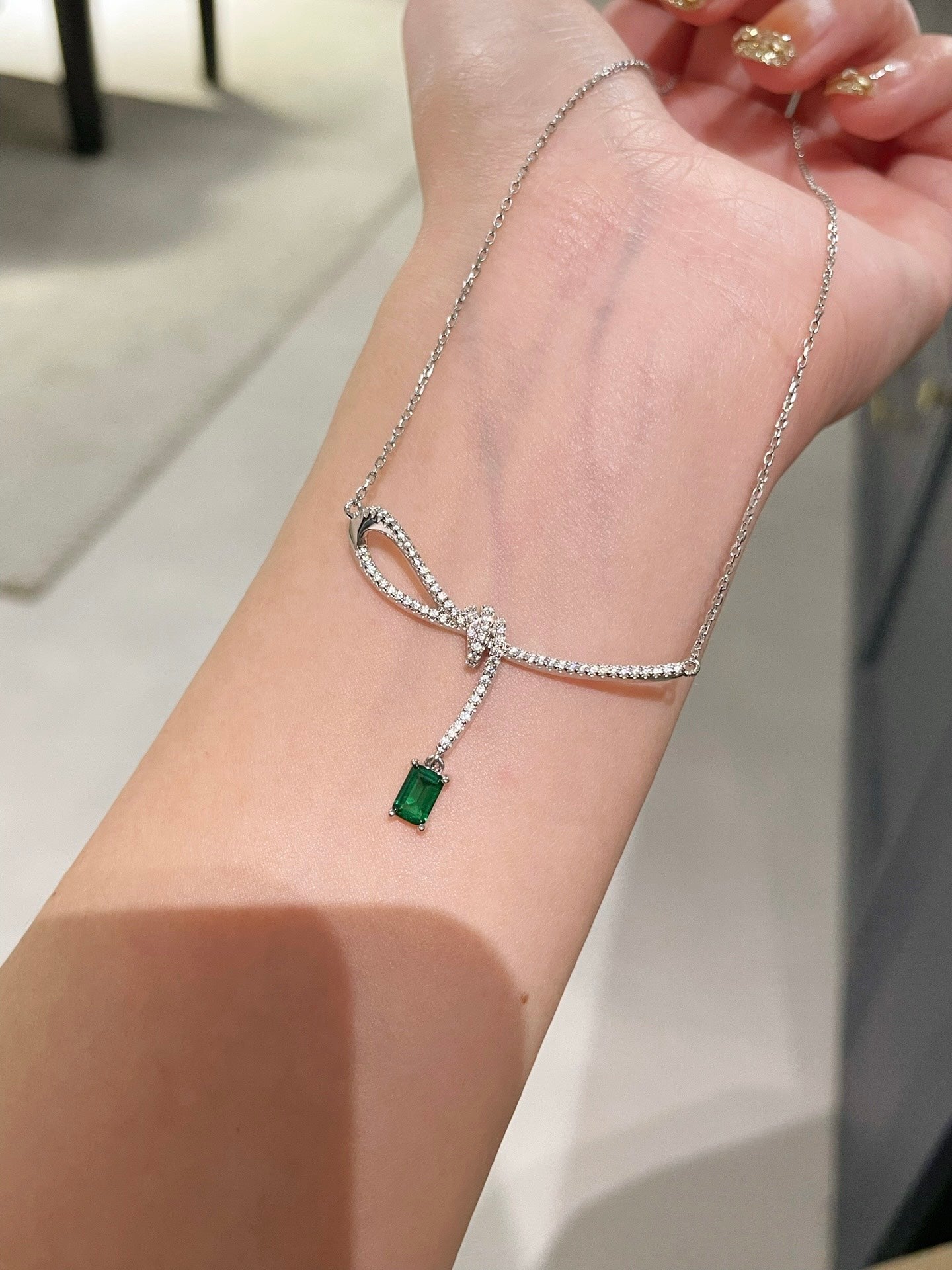 Sweet & Chic Emerald T - Cut Bow Necklace - floysun