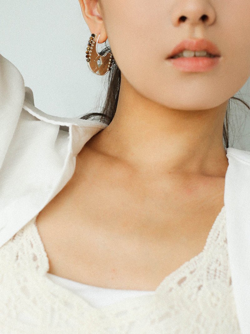 Tribal Echo Carved Totem Cutout Earrings - Gold - floysun