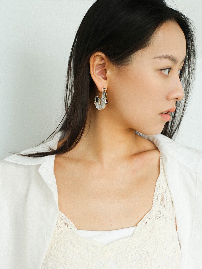 Tribal Echo Carved Totem Cutout Earrings - Silver - floysun