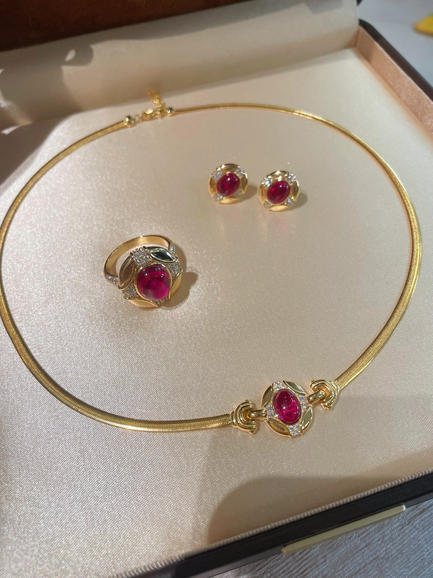 Vintage Regal Ruby Cabochon Snake Chain Necklace - floysun