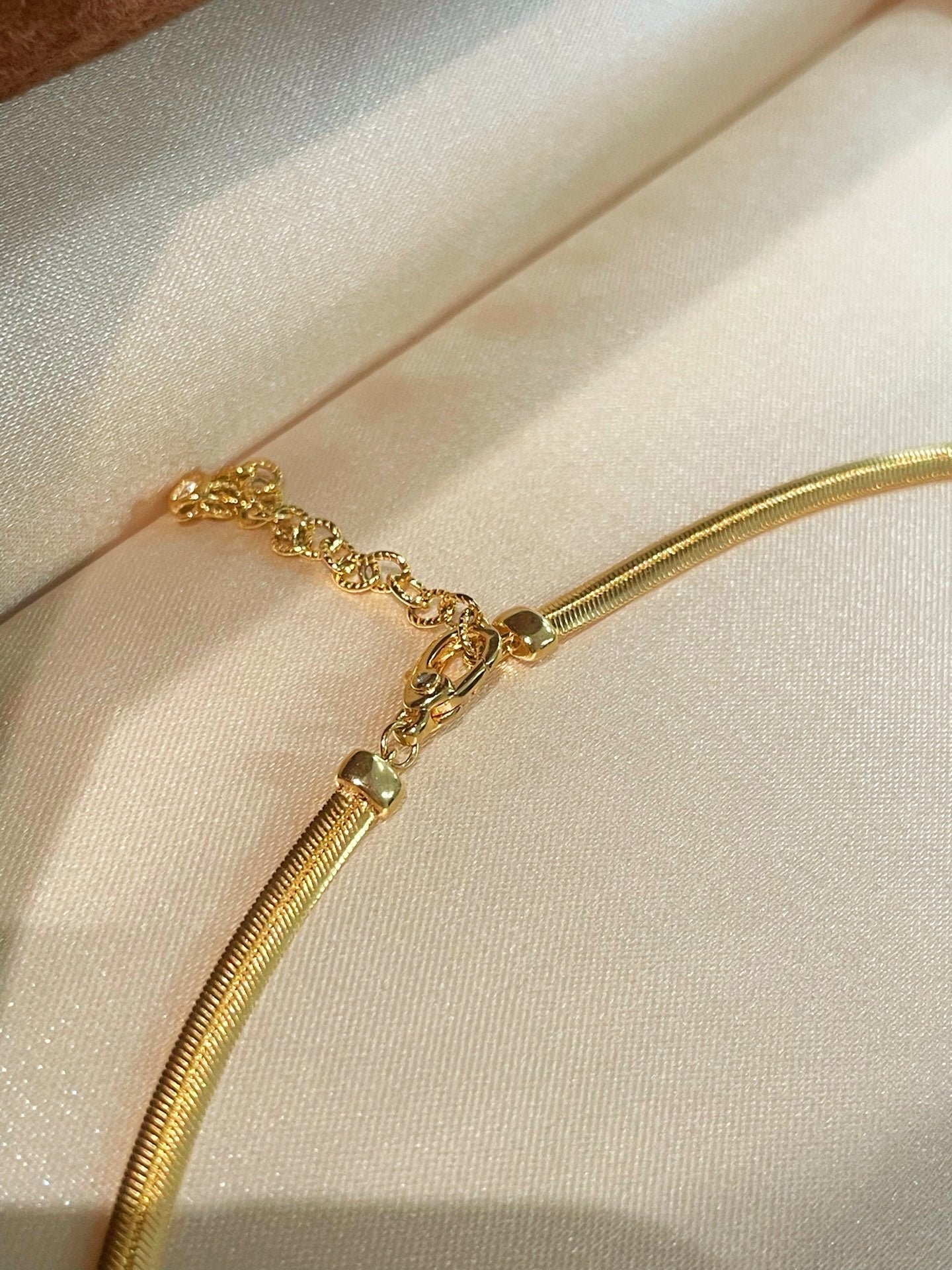 Vintage Regal Ruby Cabochon Snake Chain Necklace - floysun