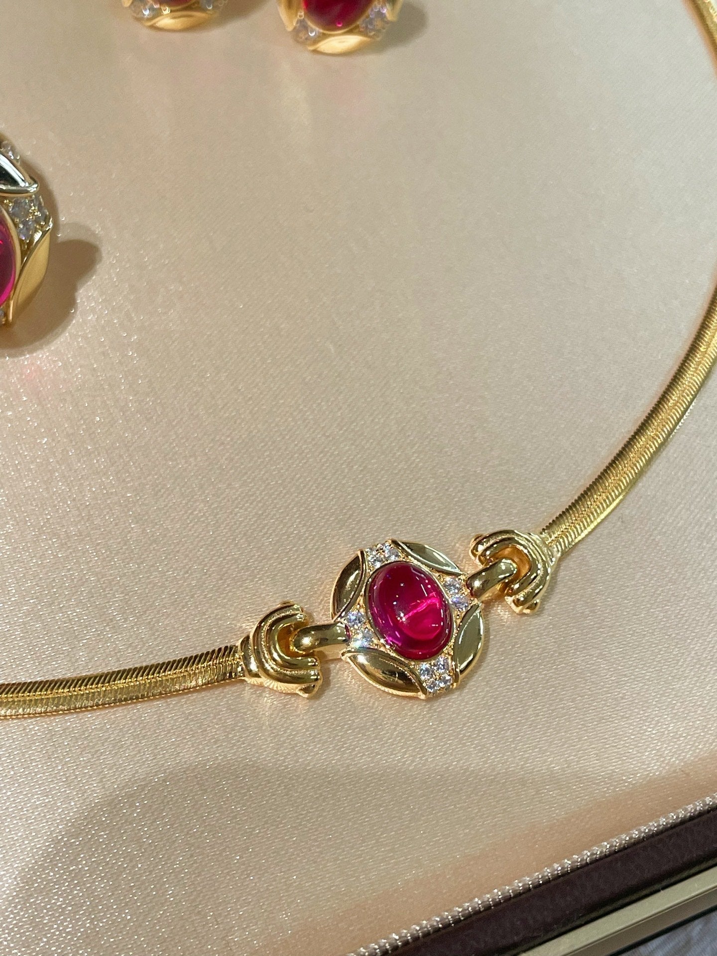 Vintage Regal Ruby Cabochon Snake Chain Necklace - floysun