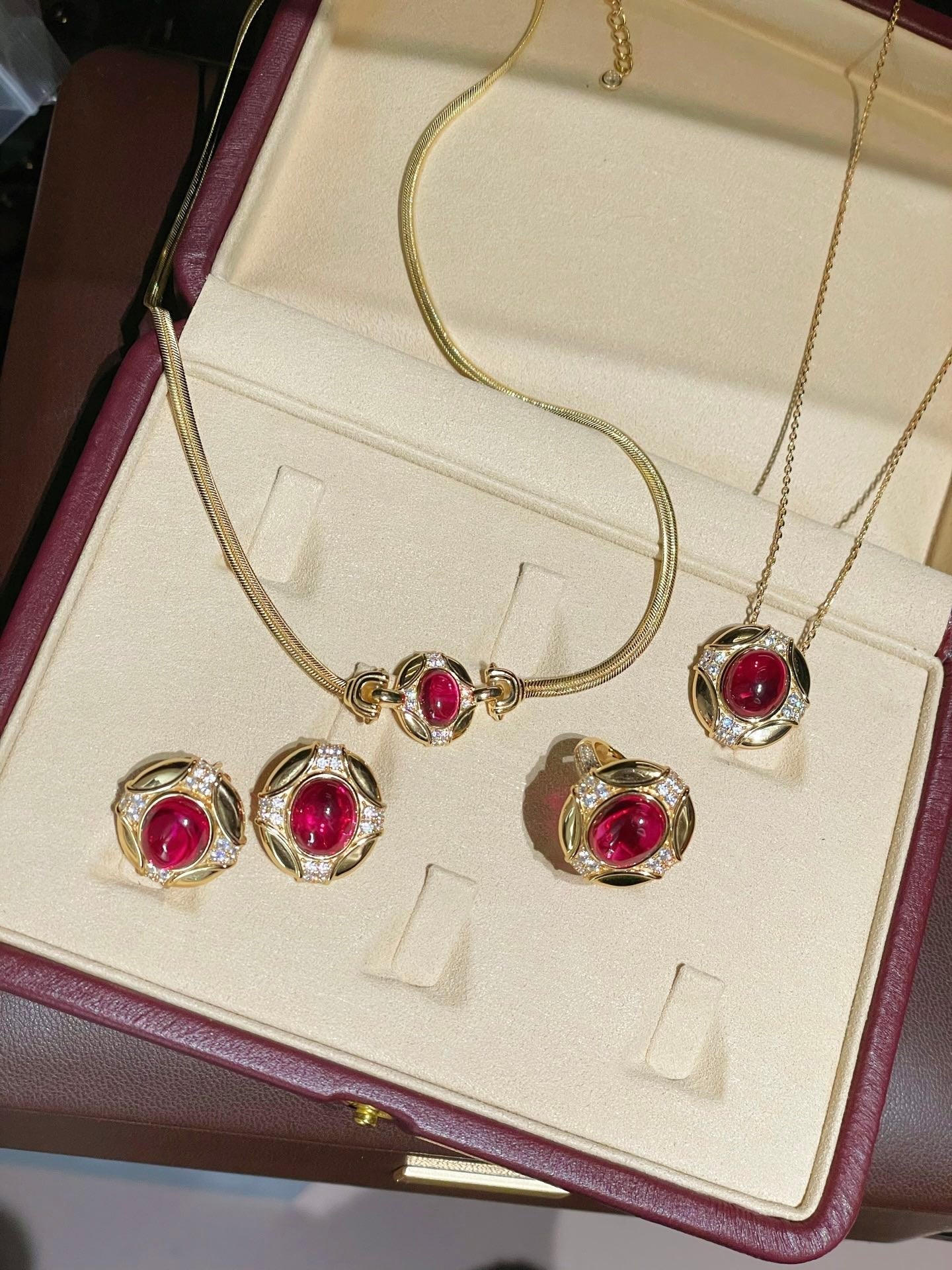 Vintage Regal Ruby Cabochon Snake Chain Necklace - floysun