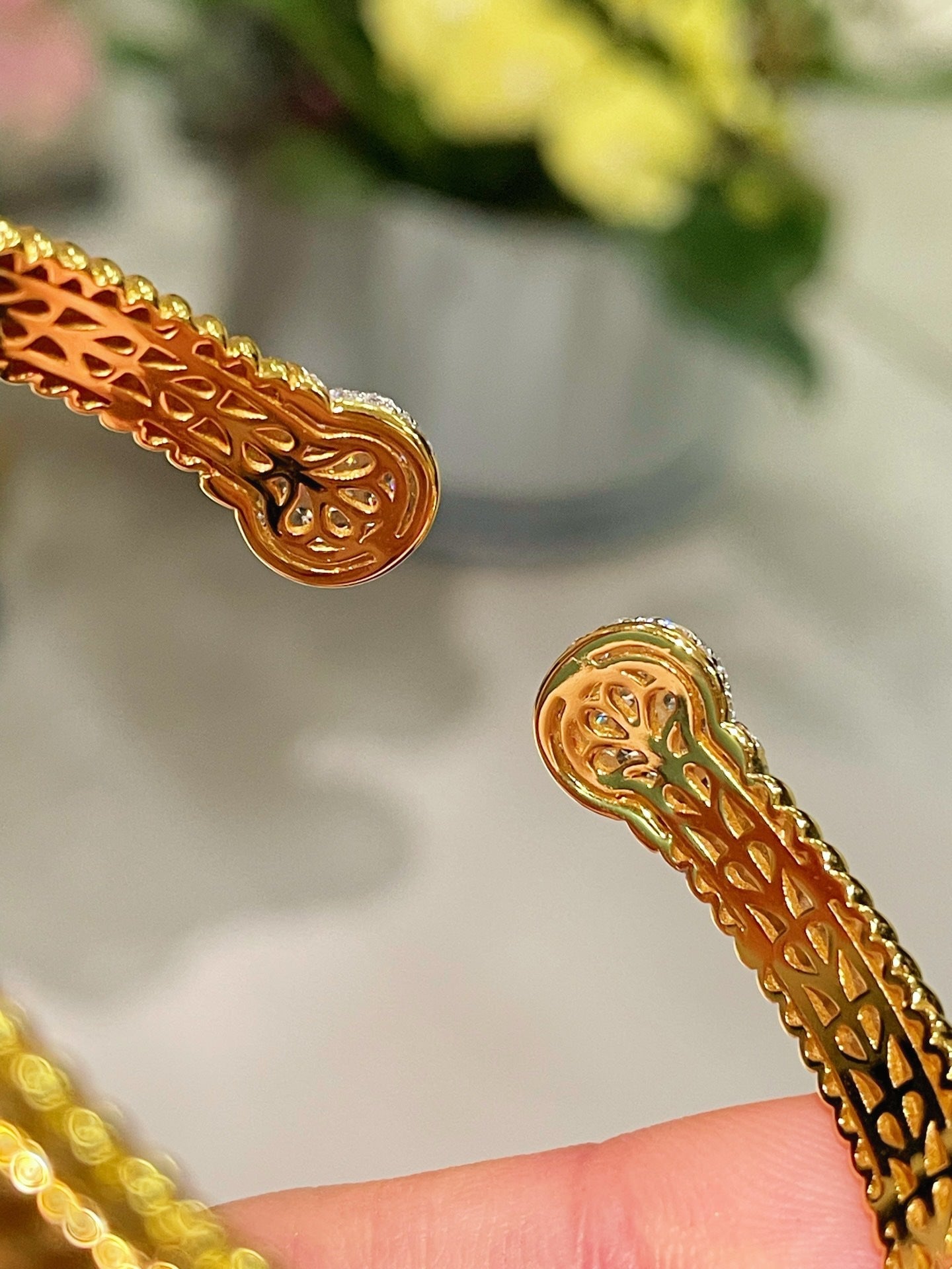 Vintage Spiral Pavé Open Bangle - floysun