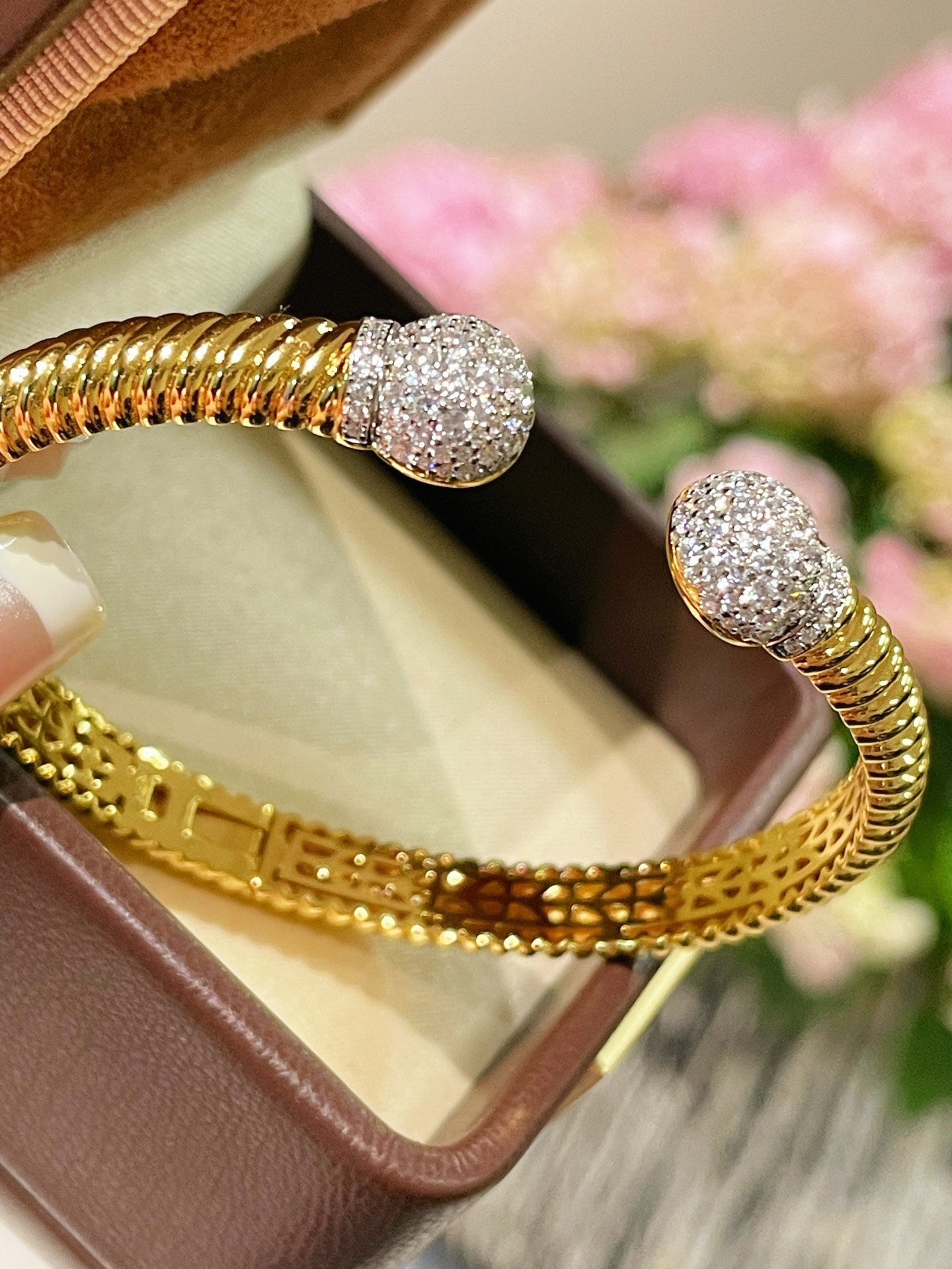 Vintage Spiral Pavé Open Bangle - floysun