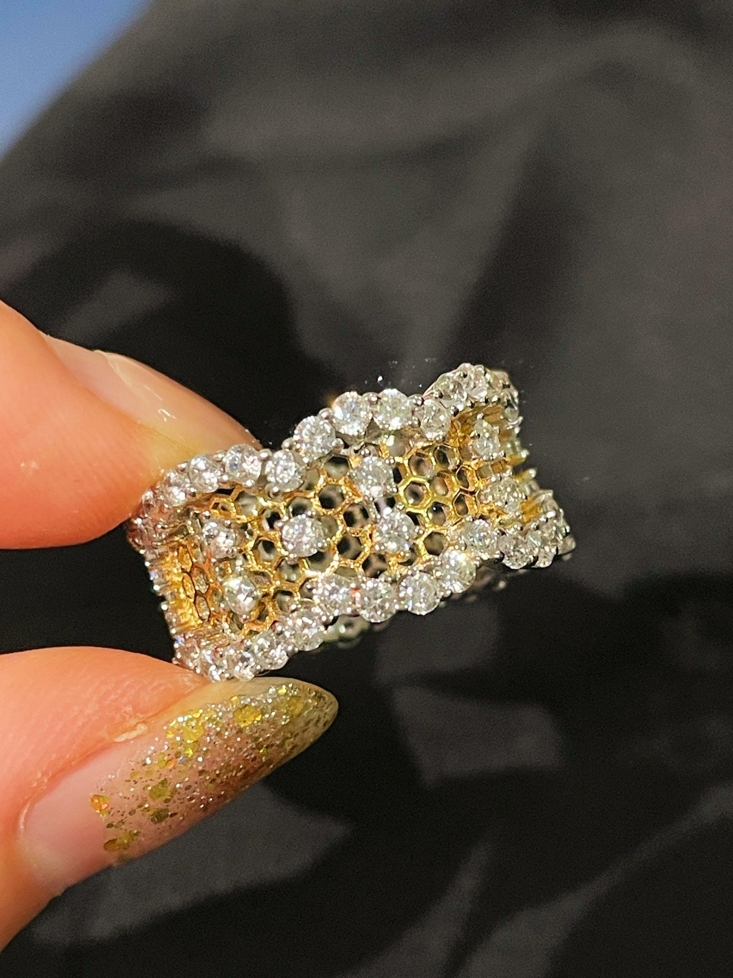 Vintage Wide Honeycomb Openwork Ring with Simulated Diamonds - floysun