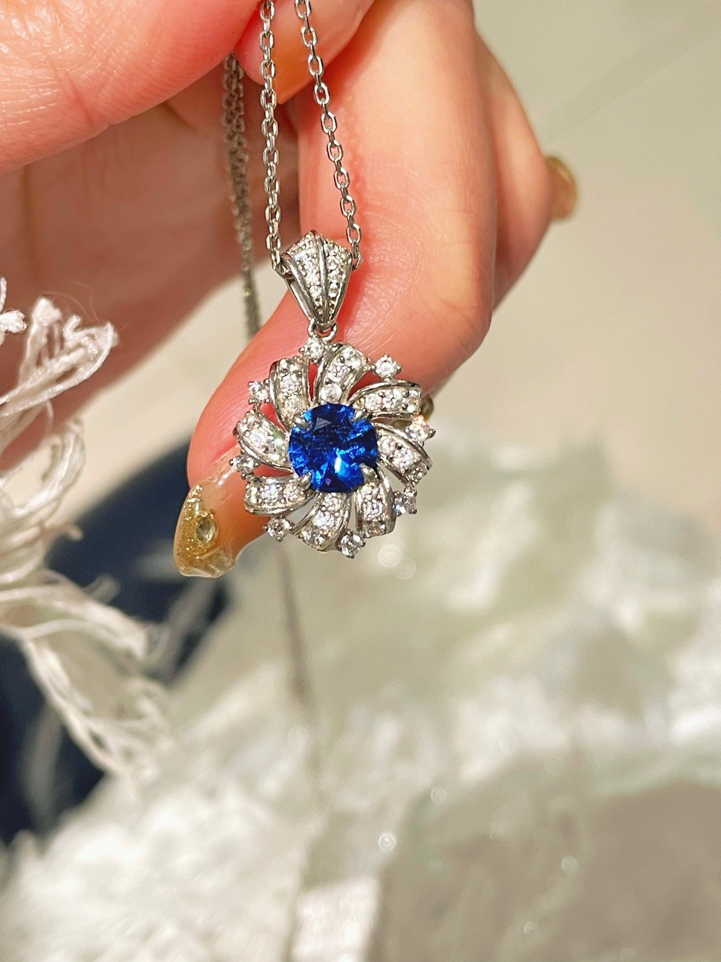 Whirlwind Blue Sapphire Necklace - floysun