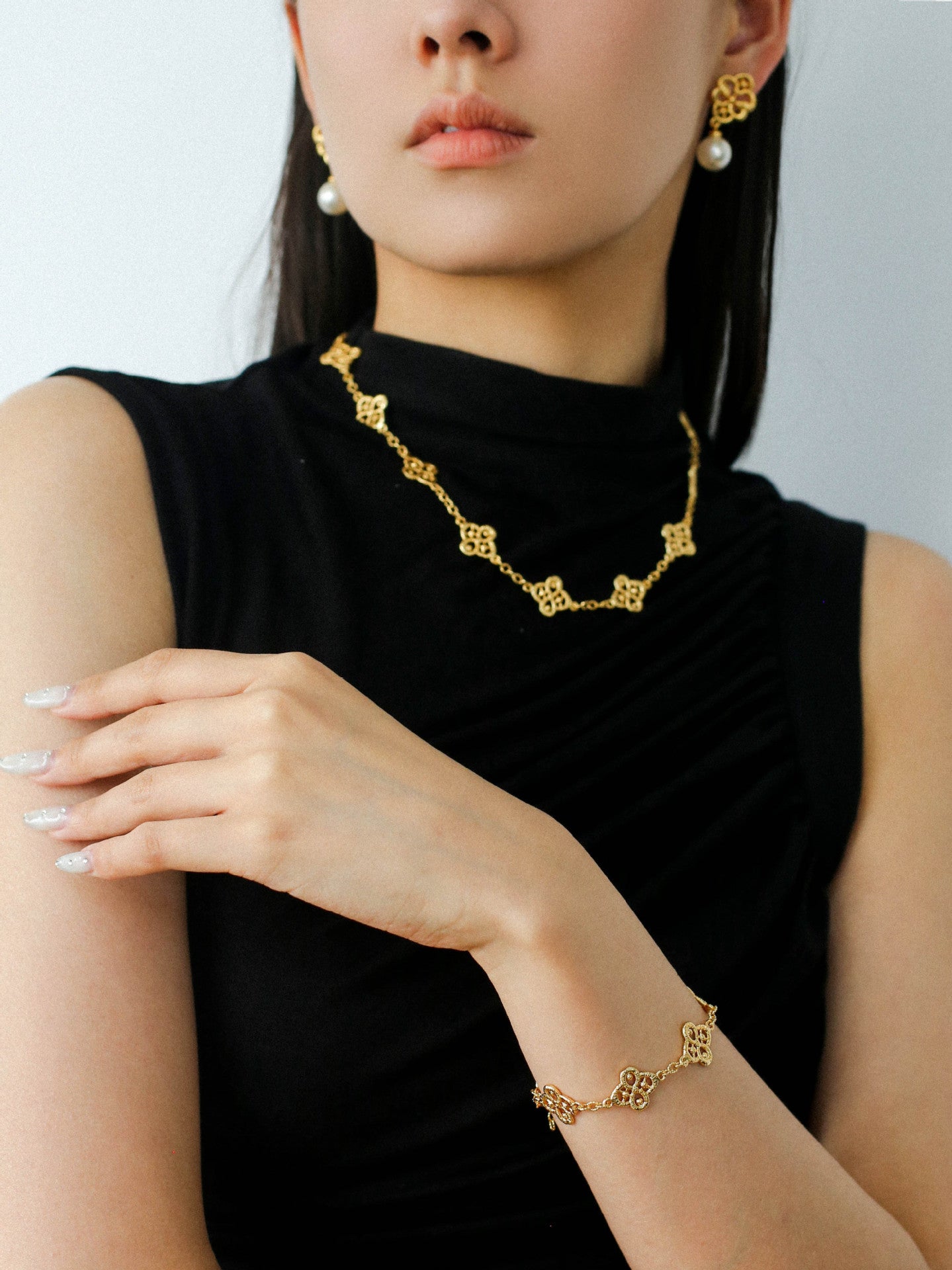 Whisper of Lace Embroidered Floral Bracelet - Gold - floysun