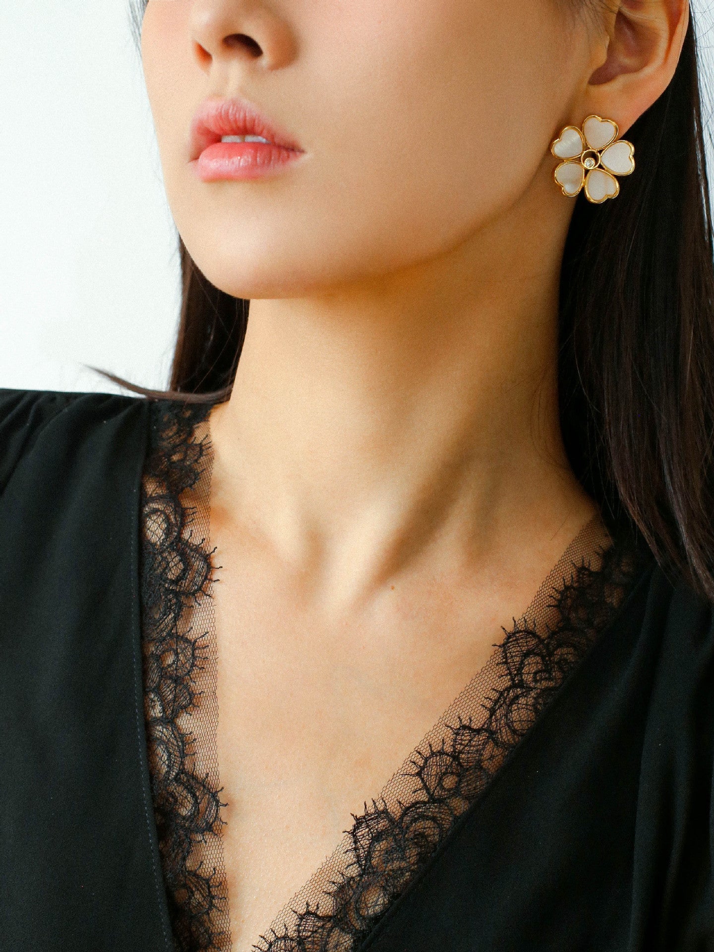 White Mother - of - Pearl Heart Blossom Stud Earrings - floysun