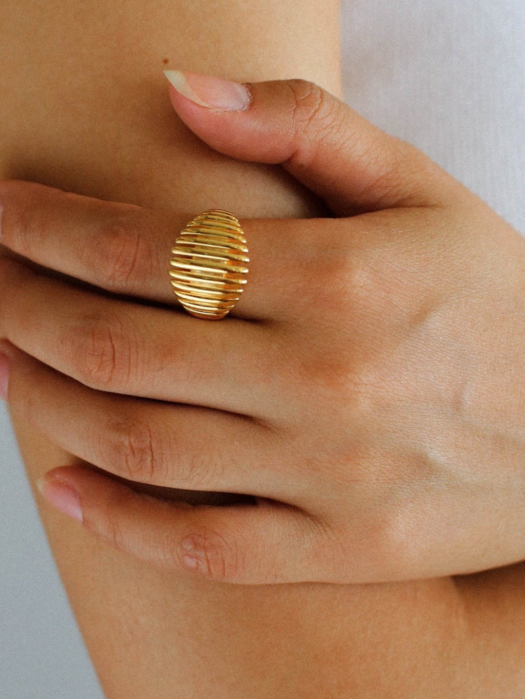 Elegant Vertical Stripe Ring - floysun