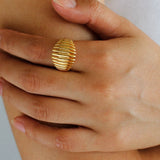 Elegant Vertical Stripe Ring - floysun