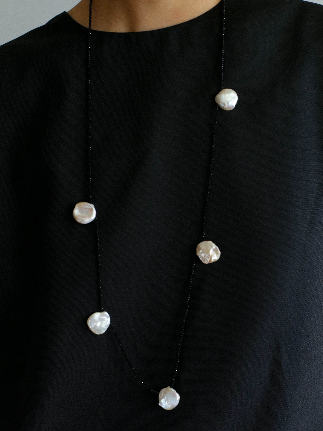 Five Large Petal Baroque Pearls Black Spinel Necklace - floysun