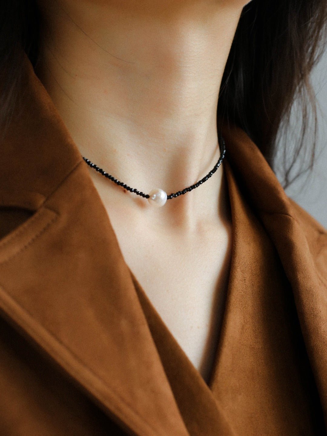 Monochrome Elegance Baroque Pearl Necklace - floysun