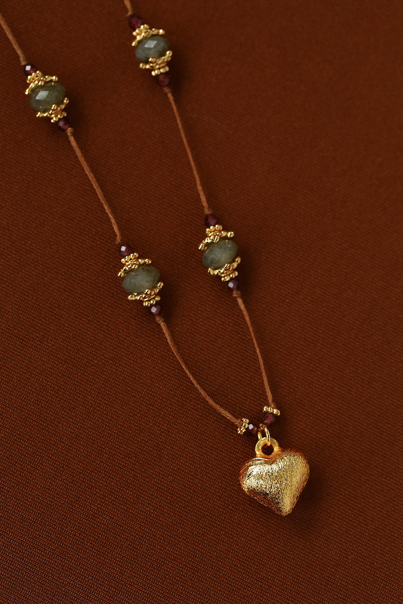 Gold heart pendant and labradorite bead details