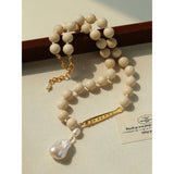 Collana Little Fish con fossile bianco e perla barocca
