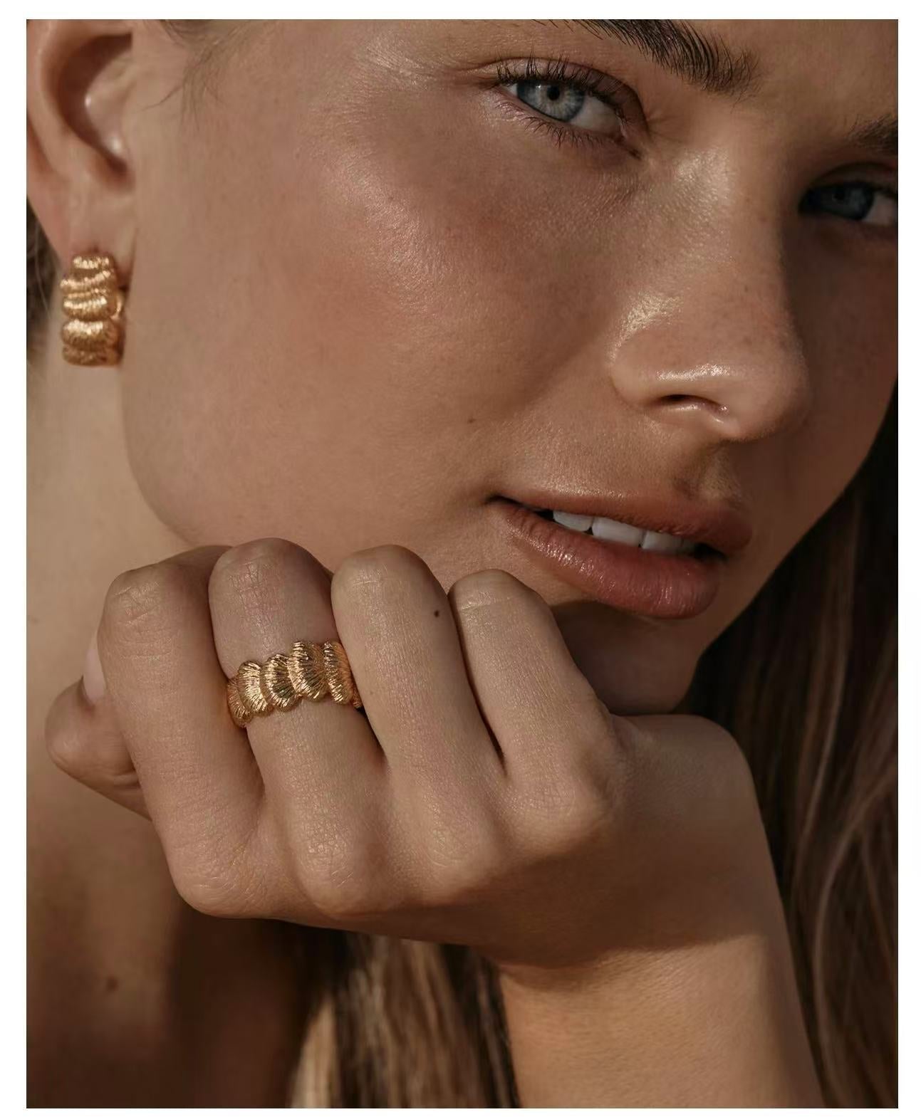 3D Sculpted Seashell Texture C-Hoop Earrings - floysun