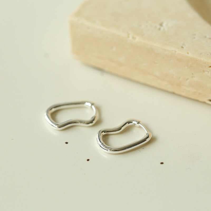 Geometrischer minimalistischer Ohrring aus Sterlingsilber