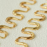 Flowing Wavy Lines U-Shaped Metal Layering Necklace