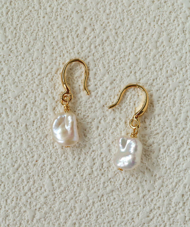 Minimal Elegant Inlaid Cubic Zirconia Baroque Freshwater Pearl Hook Earrings