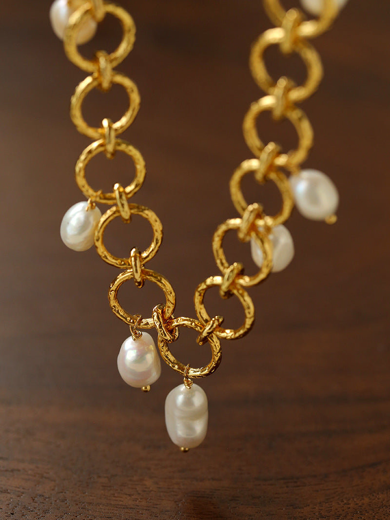 Hammered circular link necklace with suspended baroque pearls