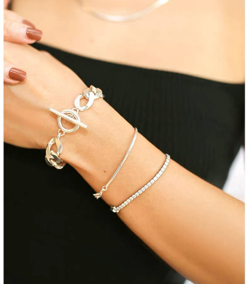 Textured Flat Snake Chain Bracelet - close-up detail 2 | Floysun