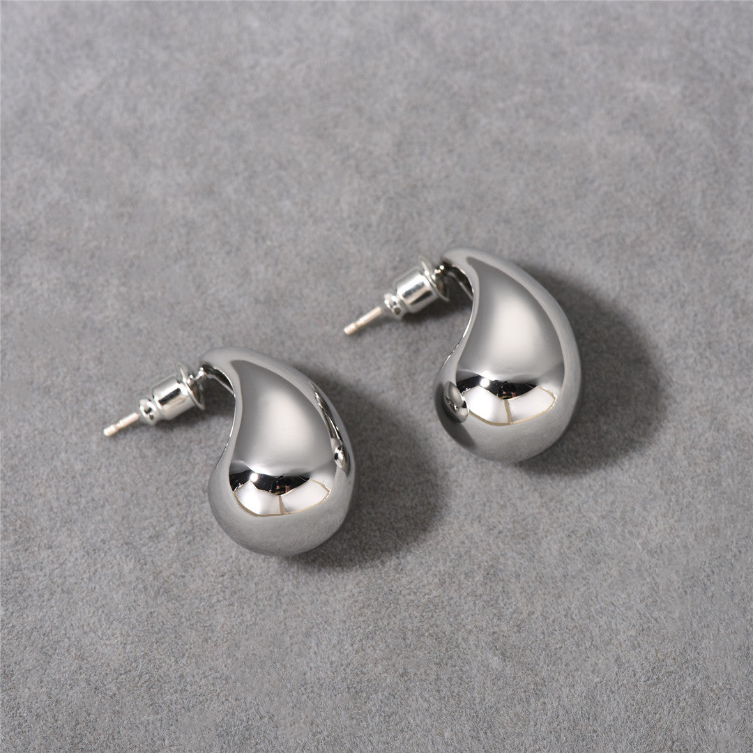 Minimal Sculptural C-Shape Teardrop Stud Earrings