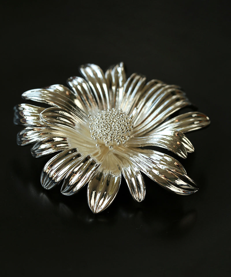 French Vintage Sculpted Daisy Brooch