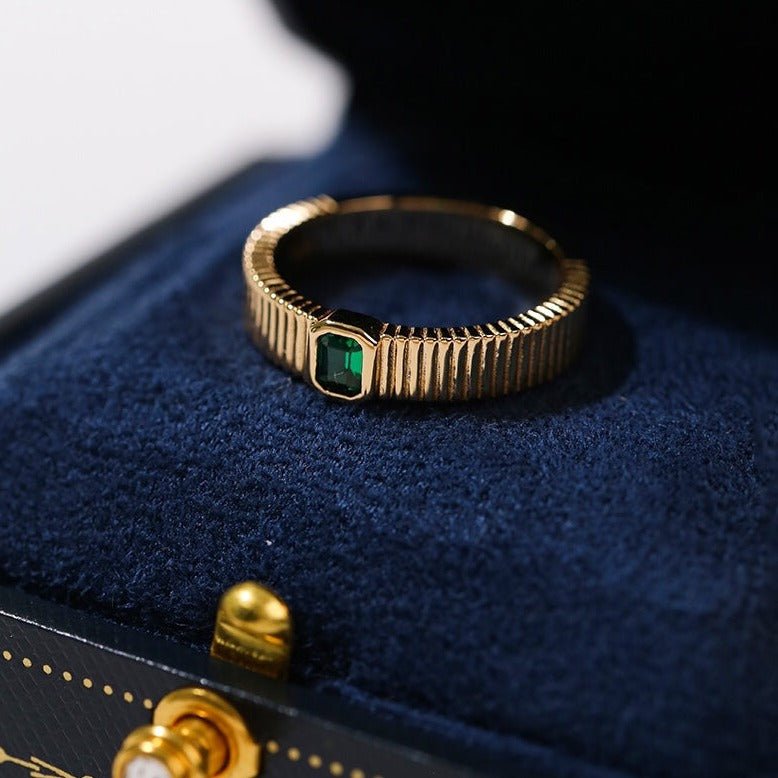 Accordion Style Vintage Octagonal Emerald Ring in Deep Green - floysun