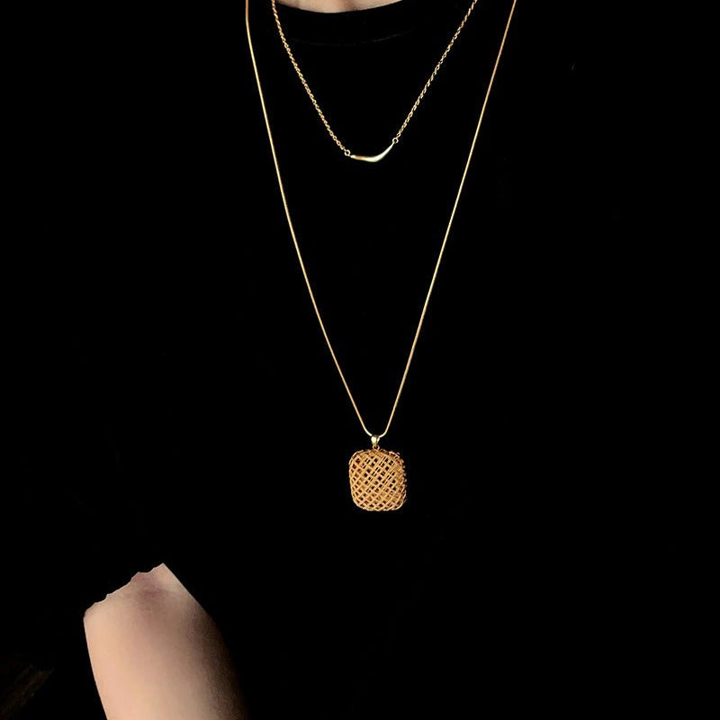 Architectural Lattice Geometric Pendant Necklace - Modern Minimalist Grid Medallion Long Chain - floysun