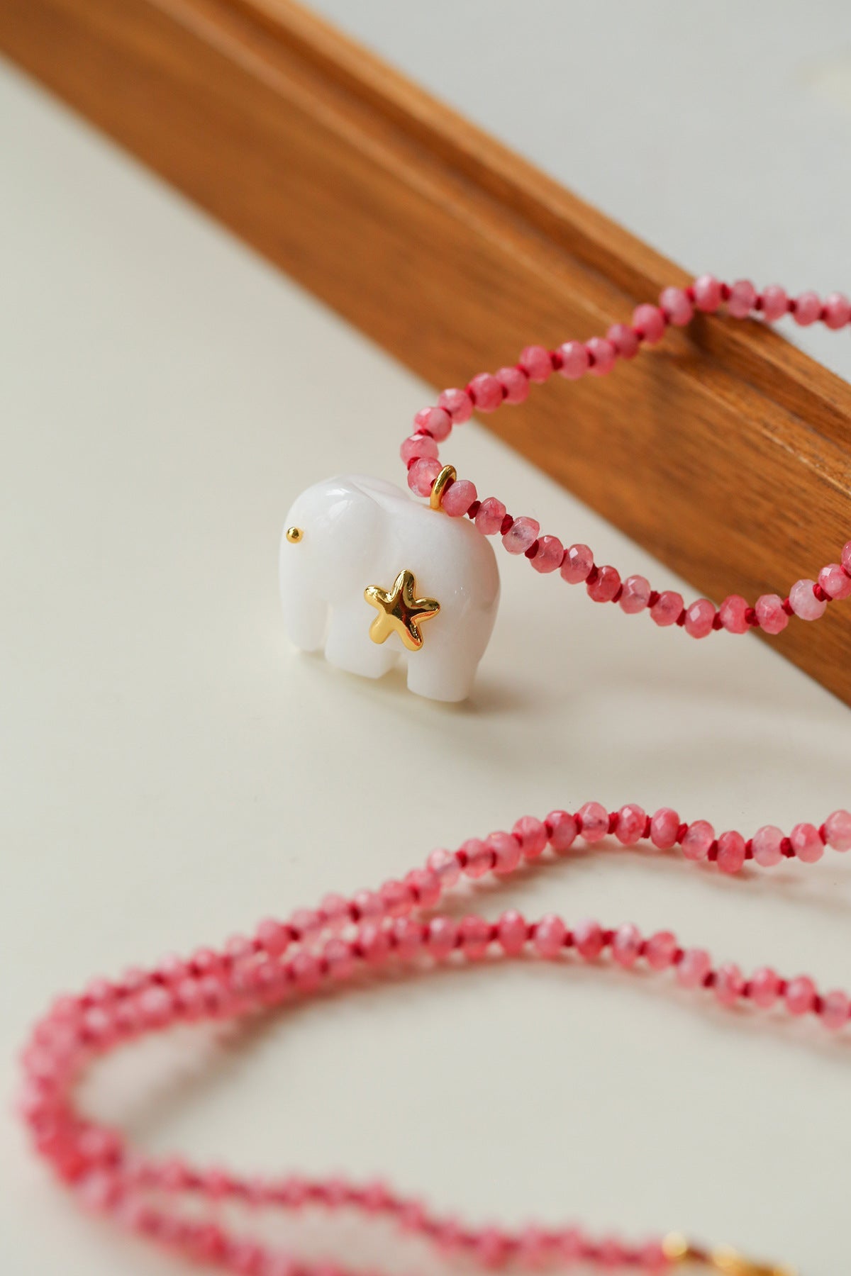 Auspicious Elephant Collection White Jade Carved Elephant Pendant Beaded Necklace - floysun