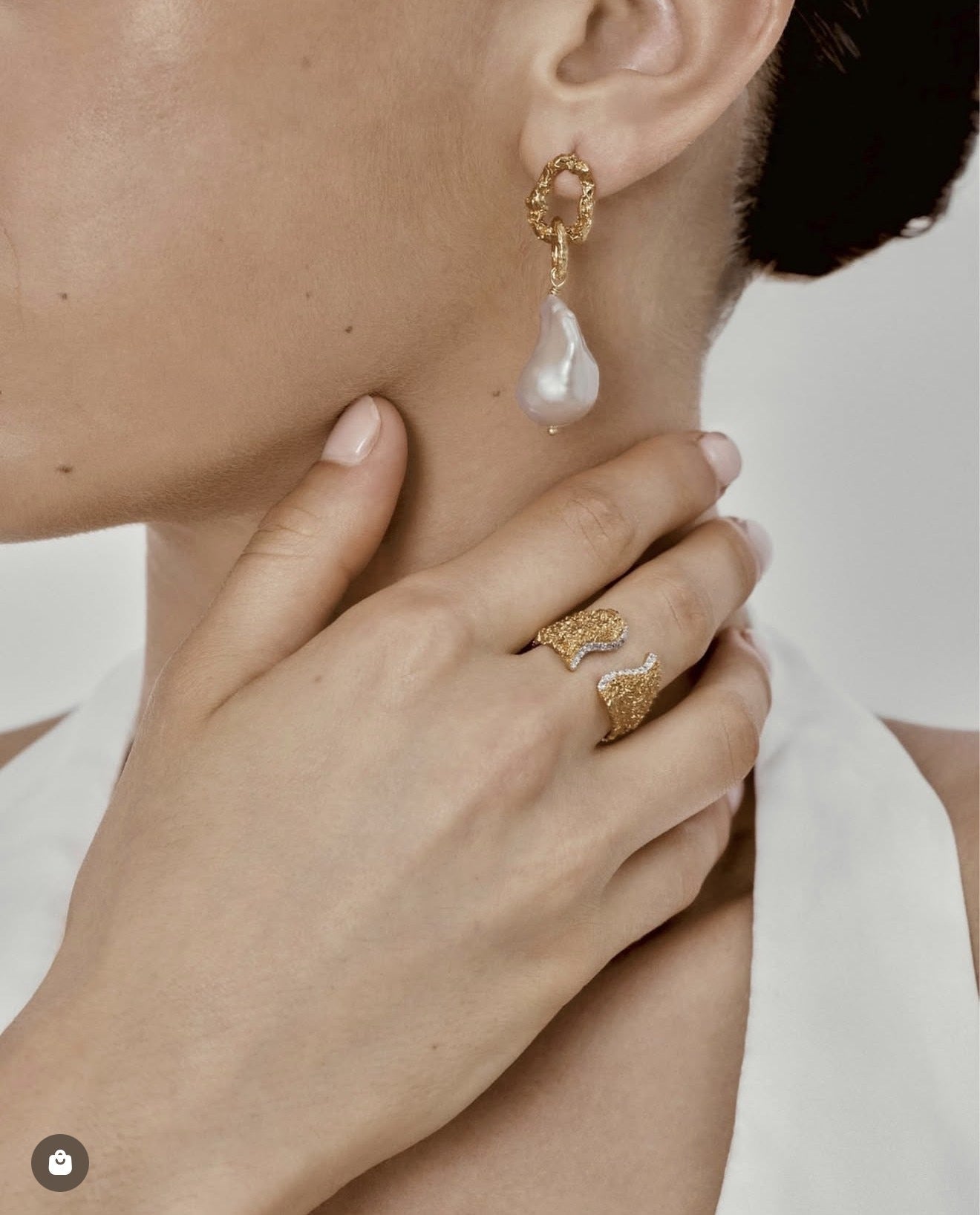 Baroque Pearl Molten Texture Hoop Earrings - floysun