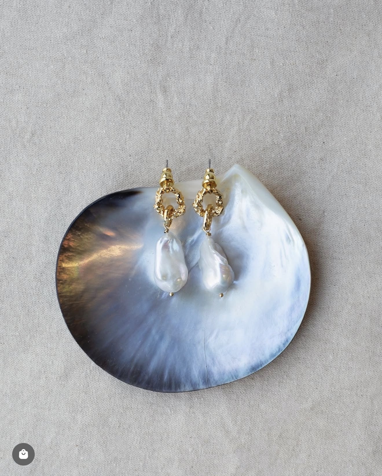 Baroque Pearl Molten Texture Hoop Earrings - floysun