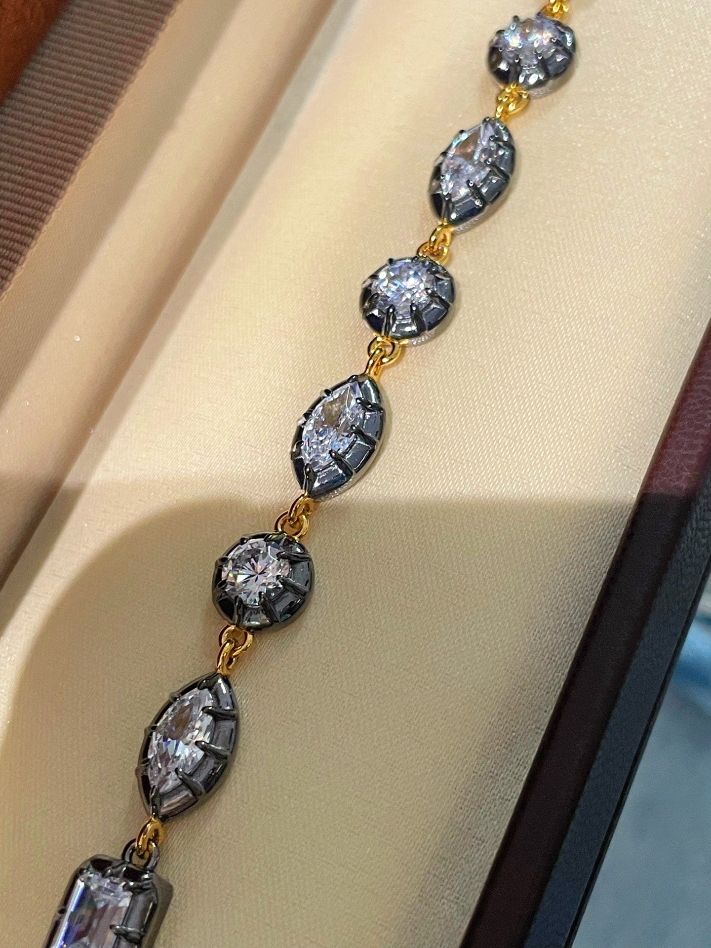 Black Gold Irregular Marquise Diamond Bracelet with Invisible K Gold Clasp - floysun
