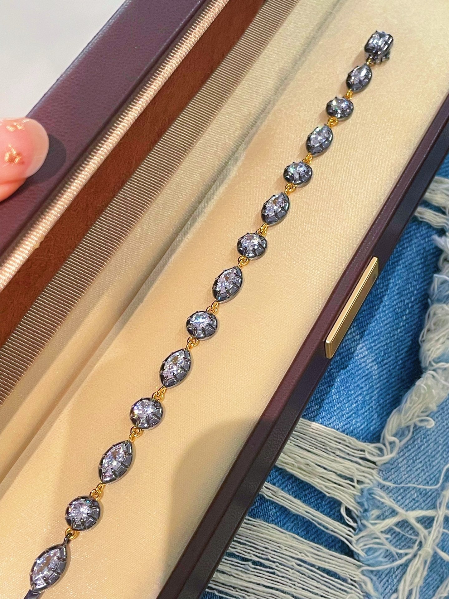 Black Gold Irregular Marquise Diamond Bracelet with Invisible K Gold Clasp - floysun