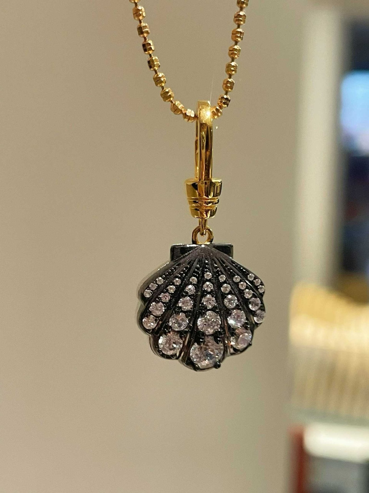 Black Gold Shell Necklace with Gradient Lab - Grown Diamonds - floysun