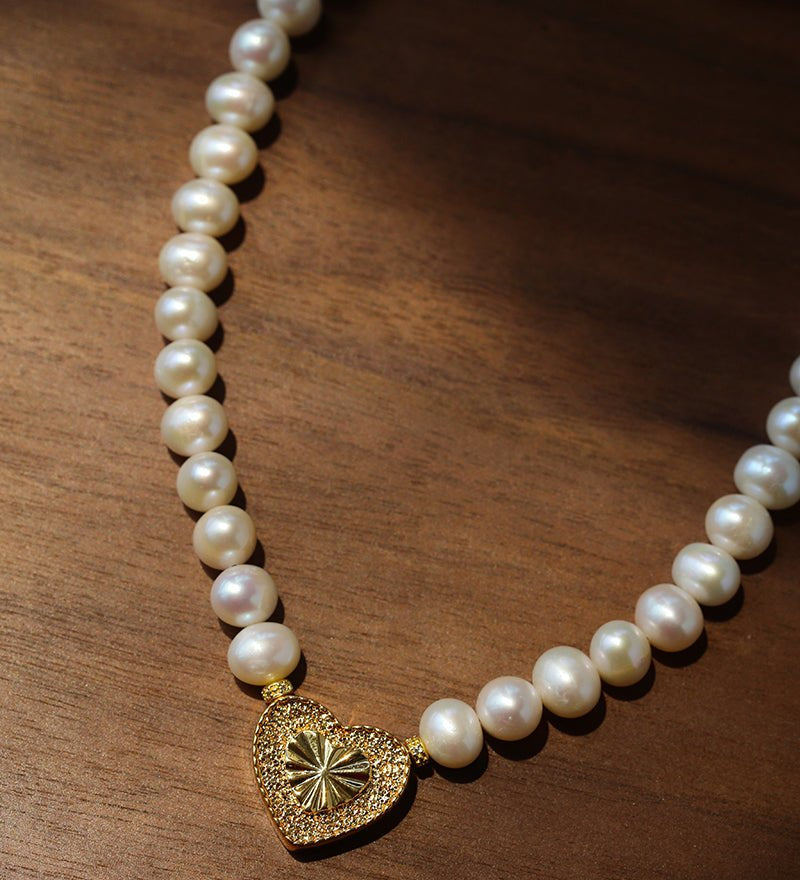 Boho Chic Pearl Necklace with Vintage Heart Pendant – Soft Glow Elegance - floysun