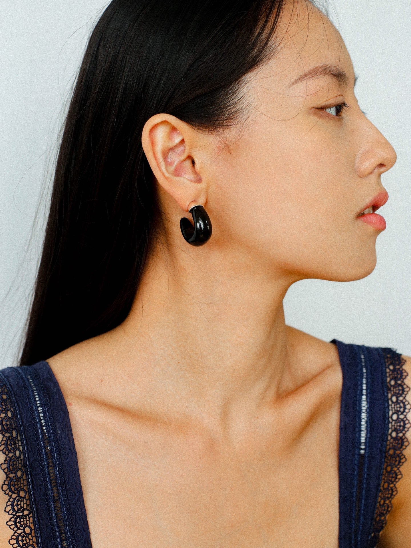 Bold Arc – Natural Stone C - Hoop Earrings in Black Onyx, Tiger’s Eye & Red Stone - floysun