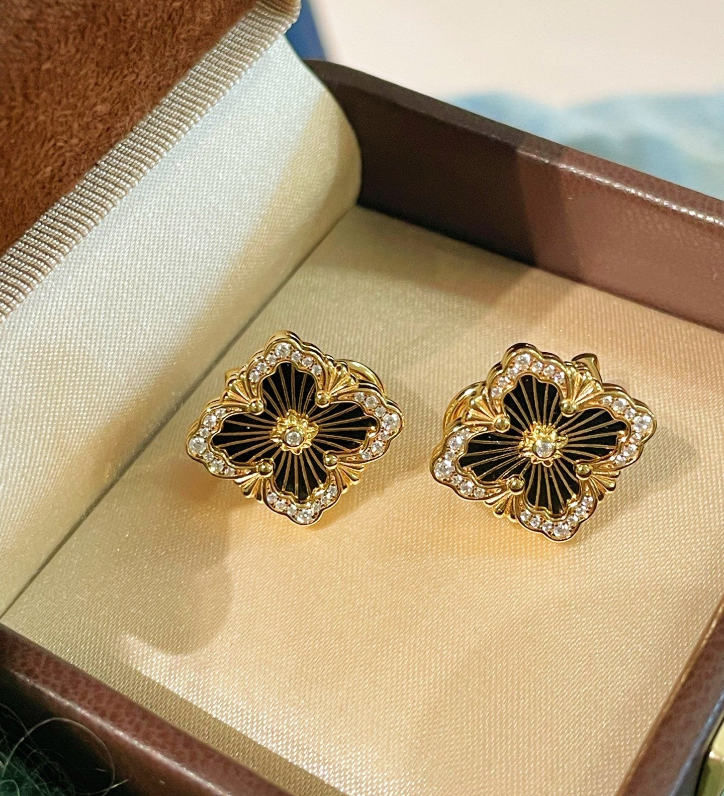 Boucheron - Inspired Four - Leaf Clover Stud Earrings – Black Onyx - floysun