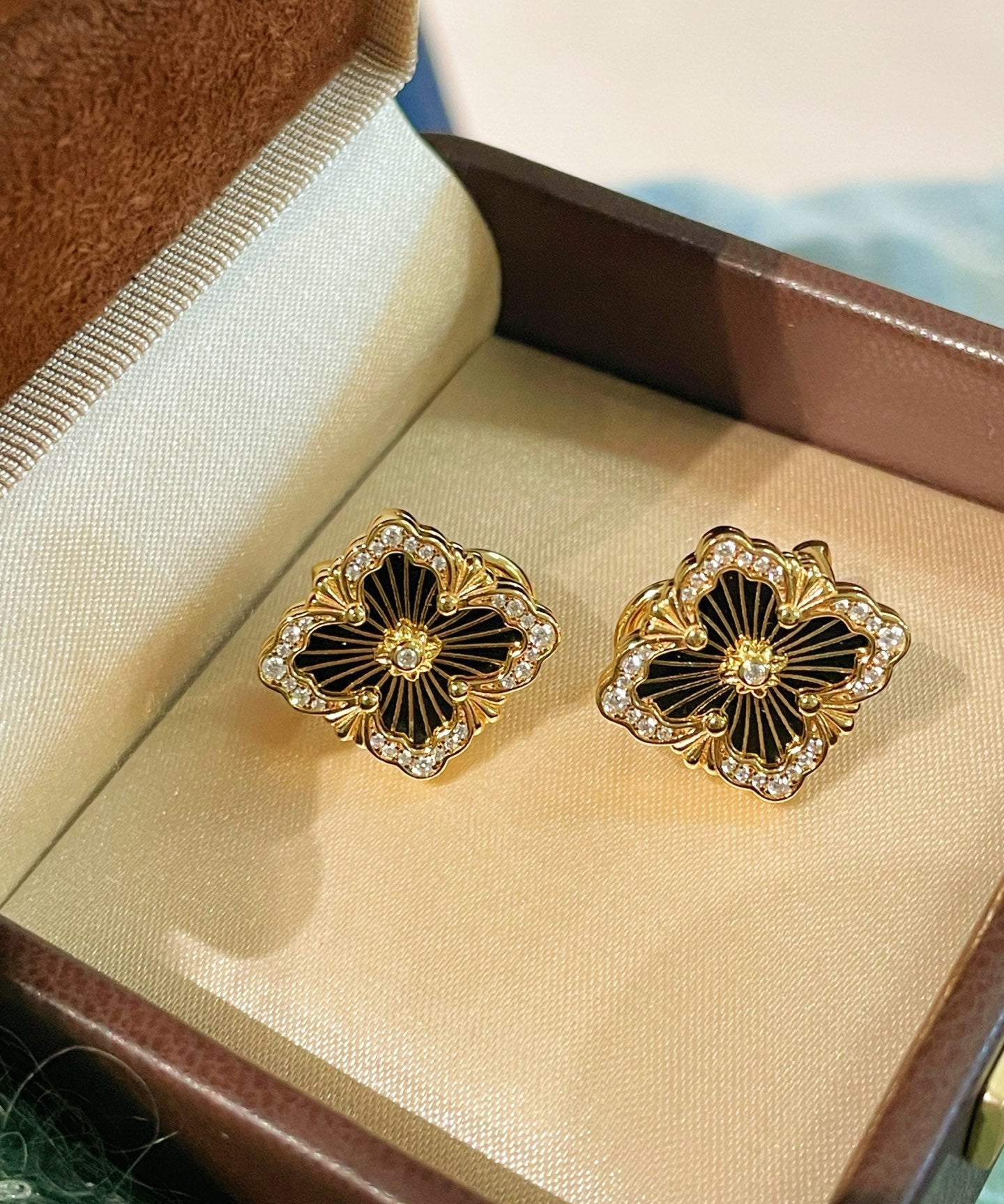 Boucheron - Inspired Four - Leaf Clover Stud Earrings – Black Onyx - floysun