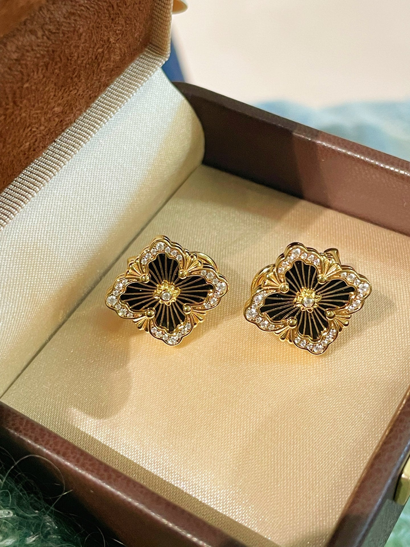 Boucheron - Inspired Four - Leaf Clover Stud Earrings – Black Onyx - floysun
