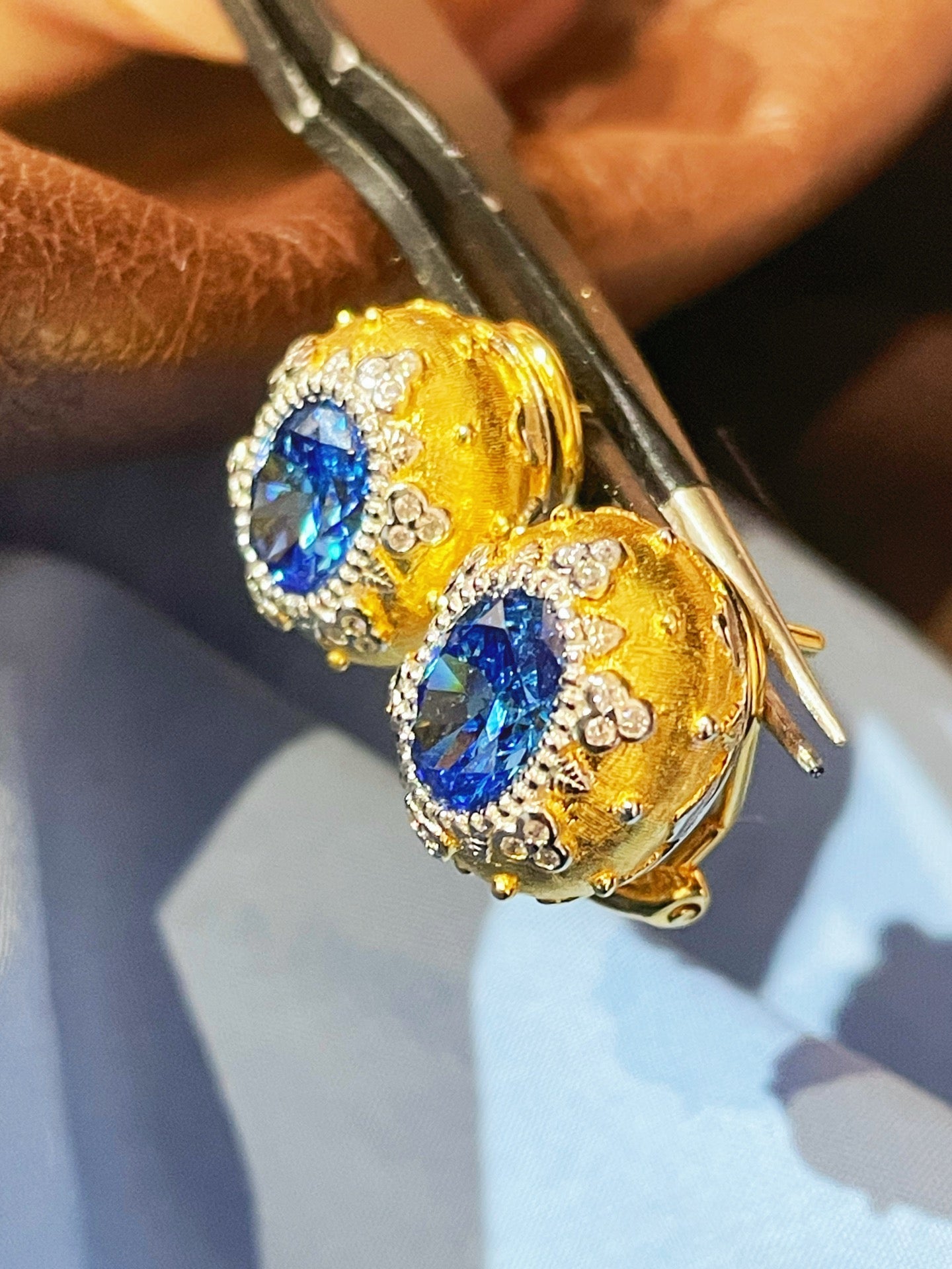 Brushed Blue Sapphire Hexa - Star Earrings - floysun