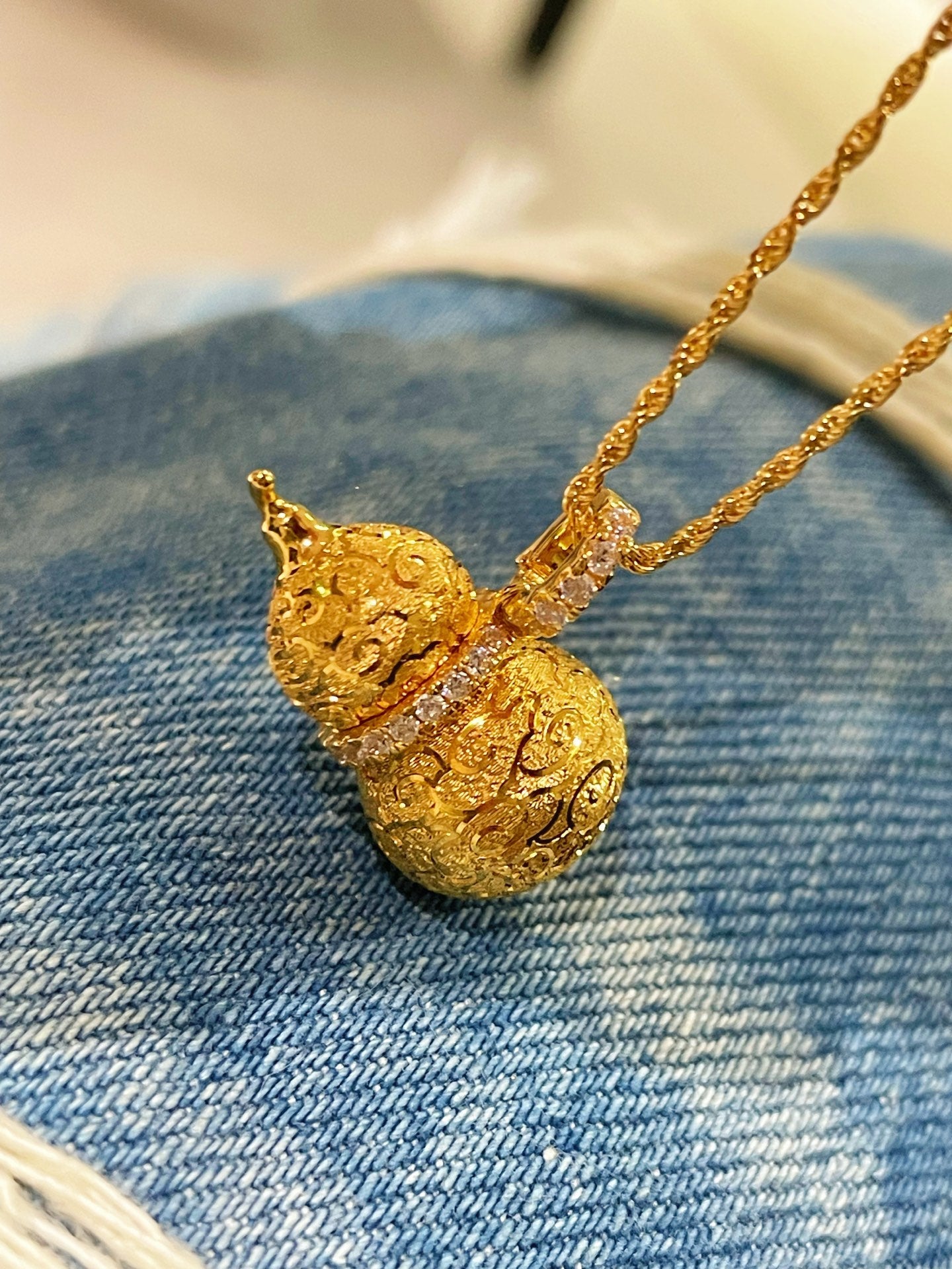 Brushed Filigree Gourd Pendant Necklace - floysun