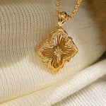 Buccellati - Inspired Honeycomb Clover Necklace - floysun