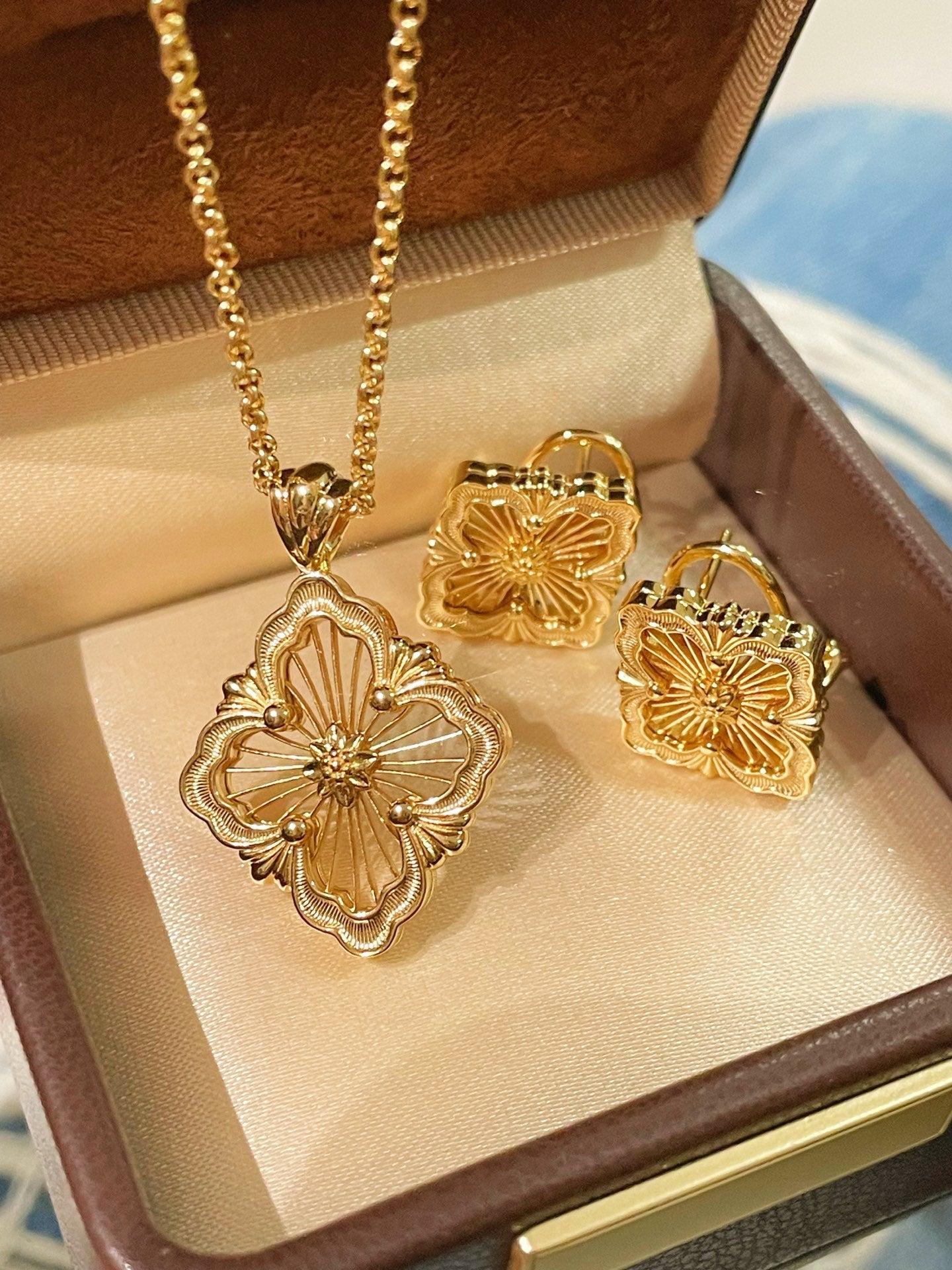 Buccellati - Inspired Honeycomb Clover Necklace - floysun