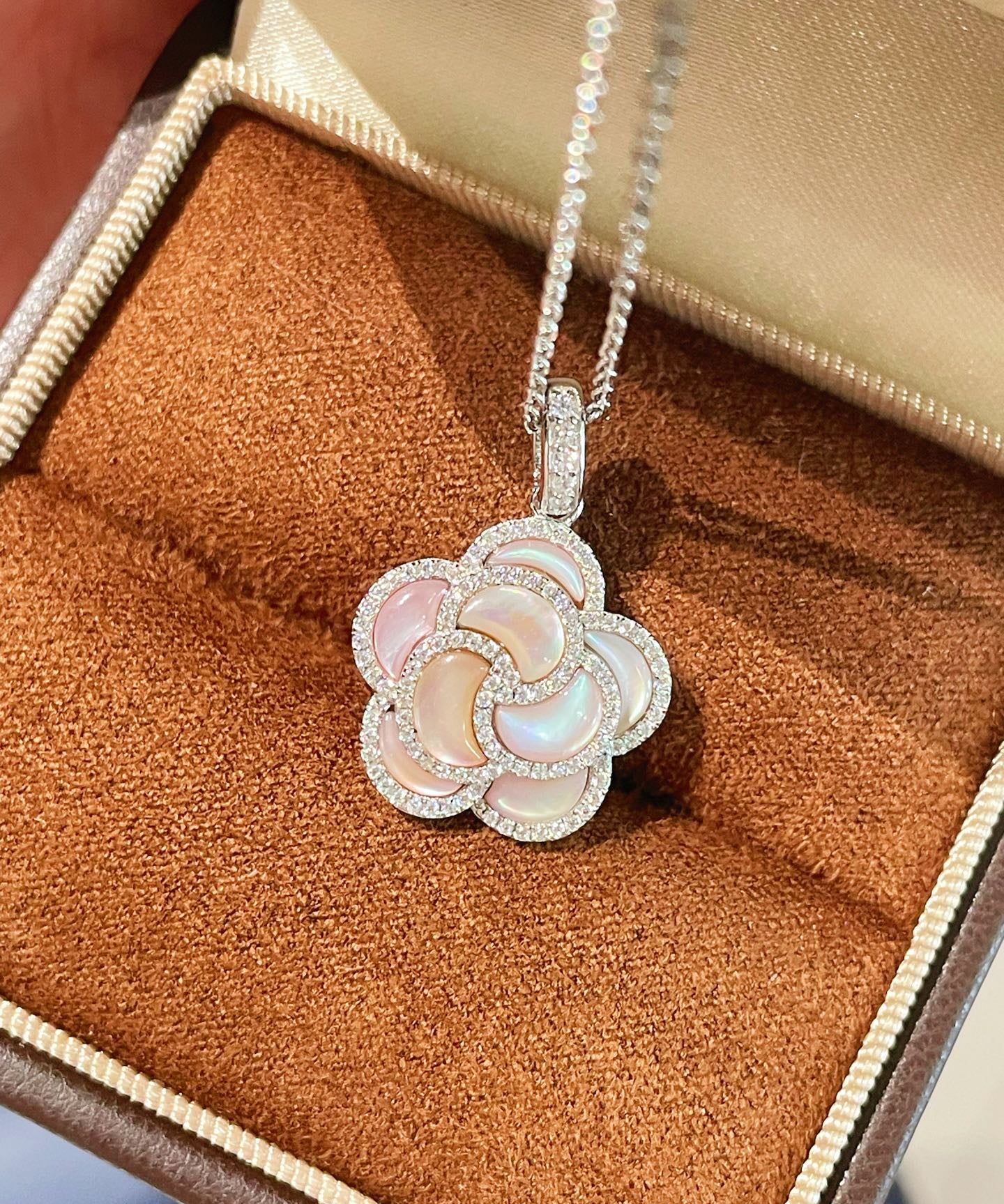 Camellia Sparkle Pendant Necklace – Natural Pink Mother - of - Pearl - floysun