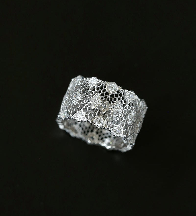 Classic Lace Band Ring with Clear Stones - Silver - floysun