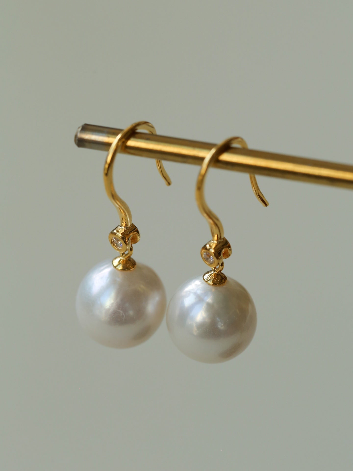 Classic Round Baroque Pearl Drop Earrings - floysun