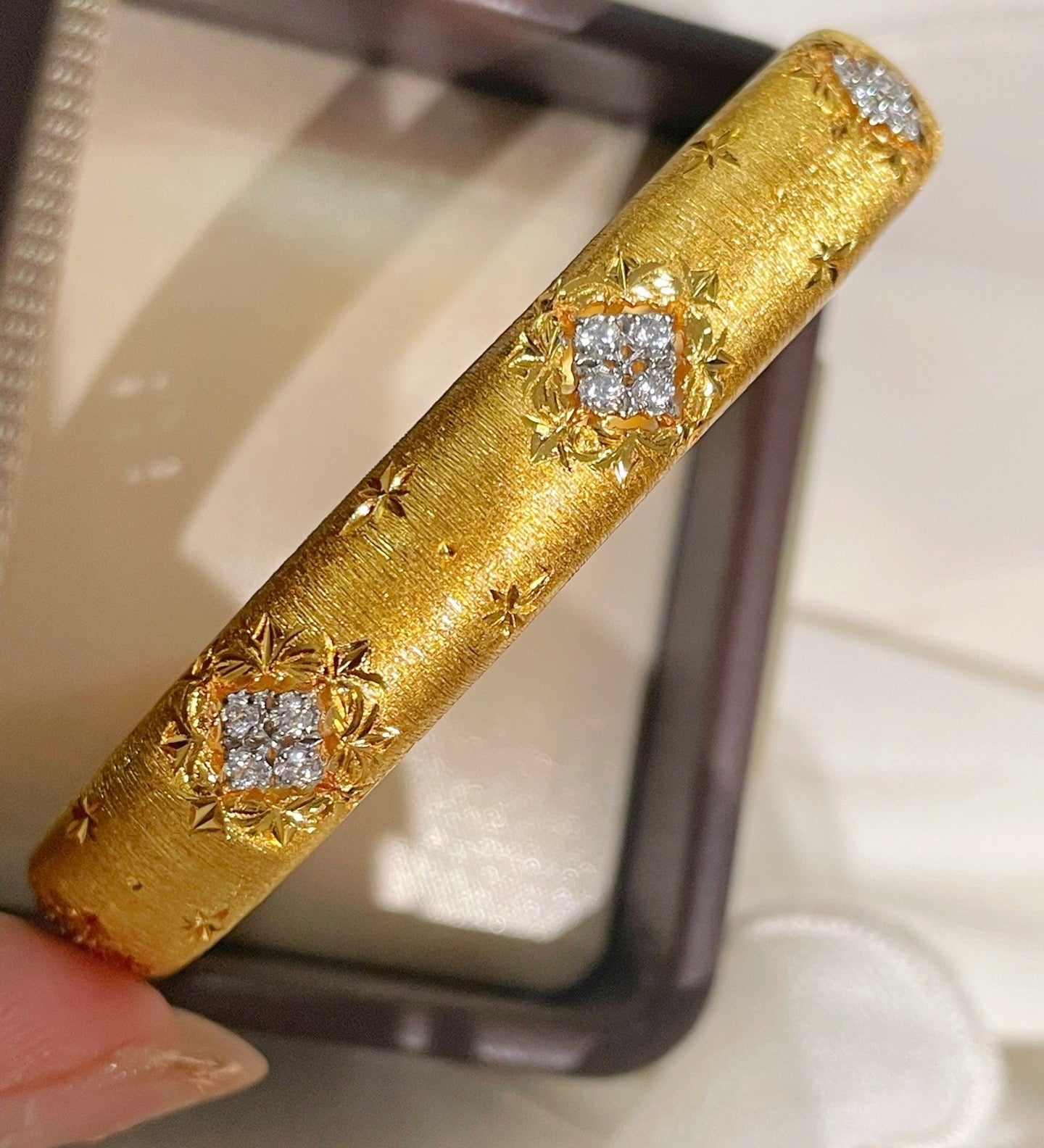 Clover Brushed Pavé Bangle - floysun