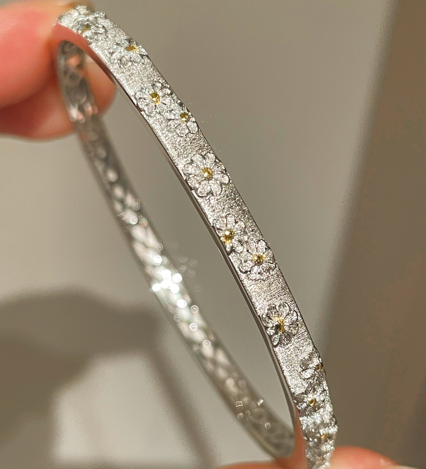 Daisy Breeze Matte Cuff Bracelet - floysun